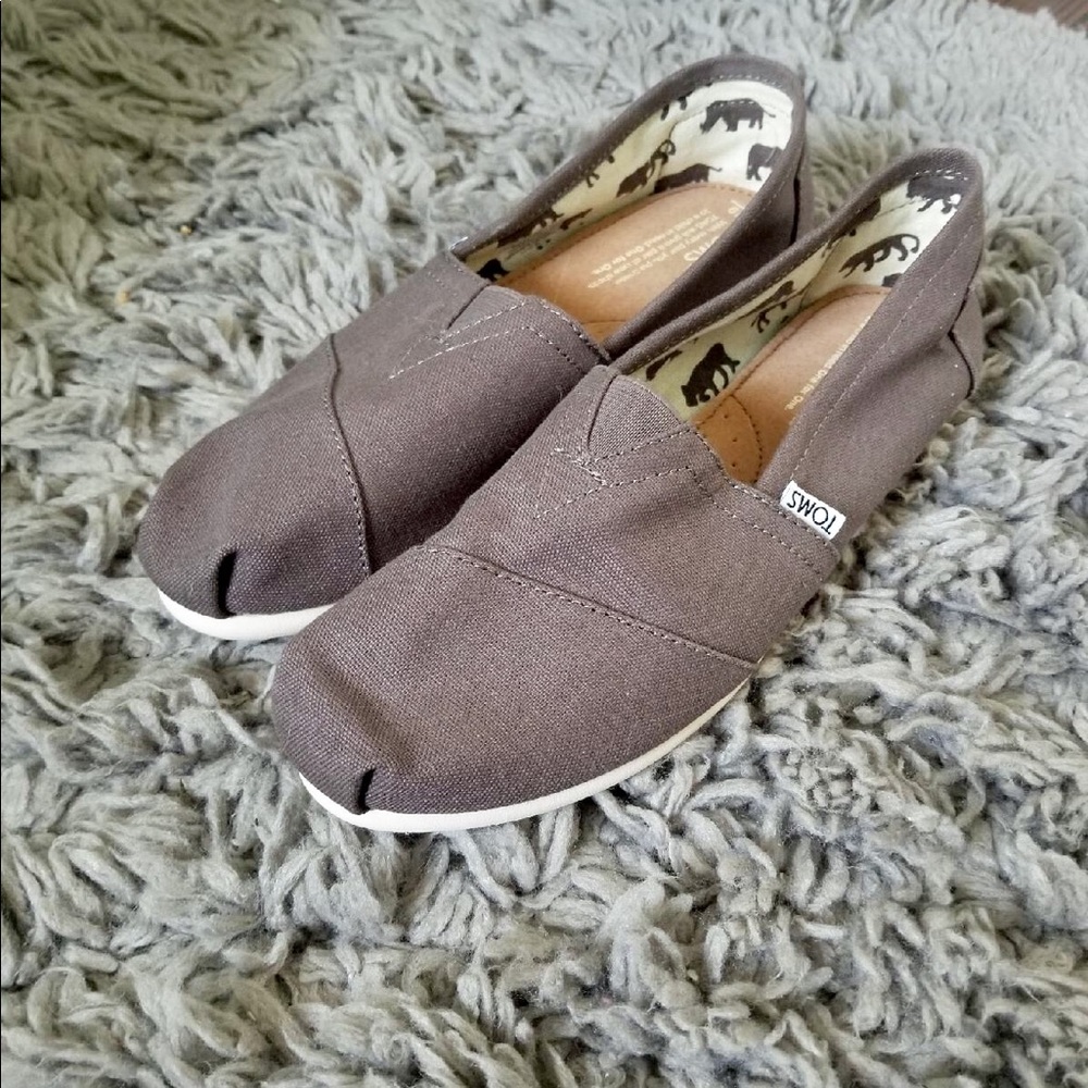 Comfy Brand New TOMS